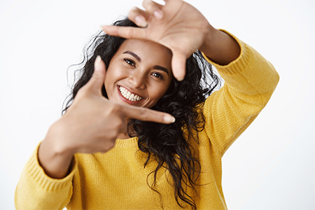 young girl putting her Invisalign aligner onto her teeth